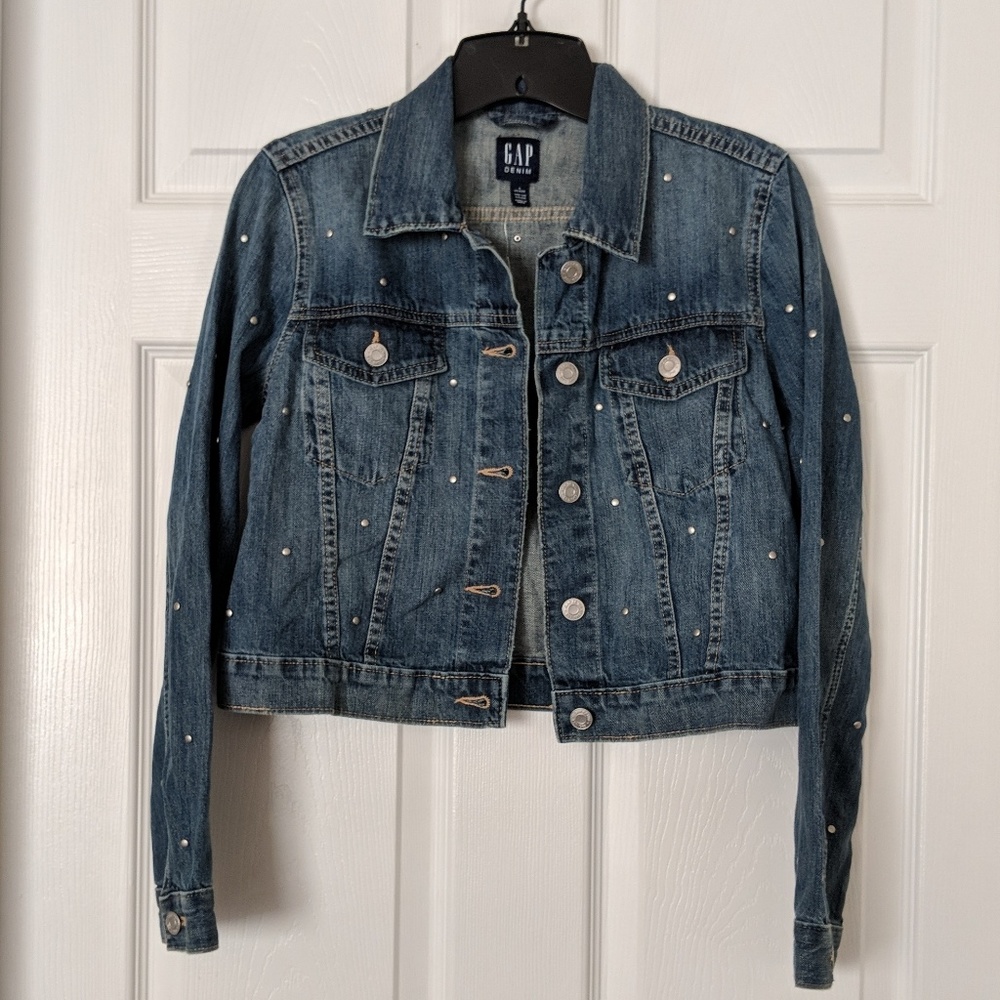 ๐๏ธ Crop Studded Denim Jacket - Picture 1 of 3